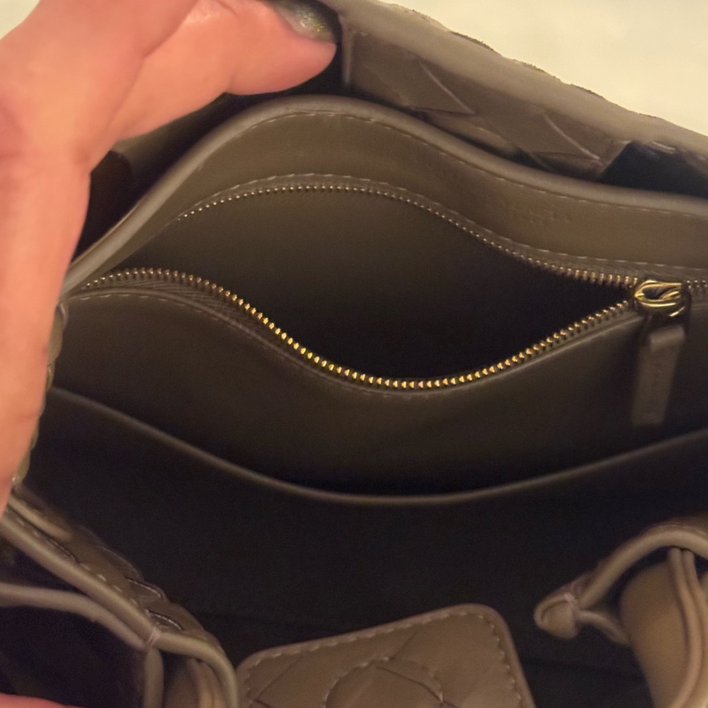 BOTTEGA VENETA
Andiamo small intrecciato leather tote - Picture 7 of 11
